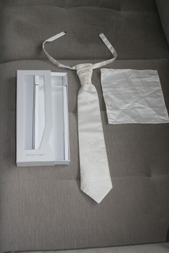 Biały weselny krawat plus butonierka CHATTIER
