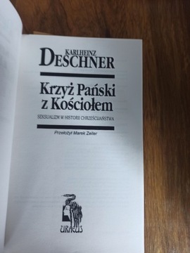 Krzyż Pański z Kościołem Karlheinz Deschner