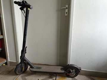 Hulajnoga  Xiaomi Mi Electric Scooter Essential 