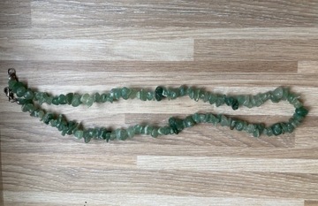 Naszyjnik z zielonych kamieni