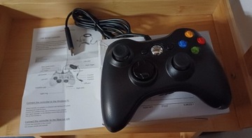 Pad przewodowy do konsoli Xbox 360 i PC - czarny