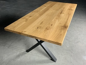 Stół dębowy z litego drewna w stylu loftowym