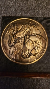 Medalion medal mosiądz z końmi 11cm średnica