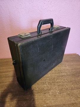 Stara walizka biurowa  