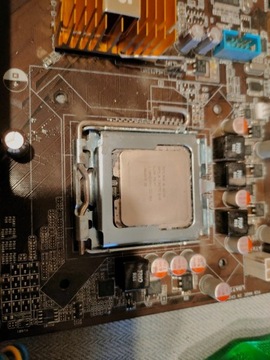 Asus P5G41-M SI + Intel Core 2 Quad SLG9S