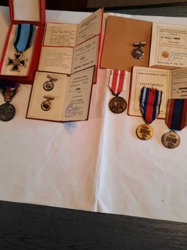 Medale, odznaki, krzyż
