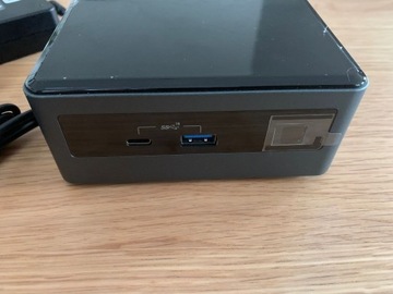 Intel NUC 10 Intel Core i7-10710U (NUC10i7FNH)