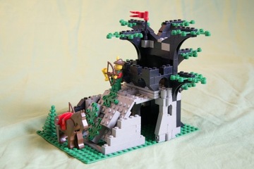 LEGO Castle 6066 Camouflaged Outpost