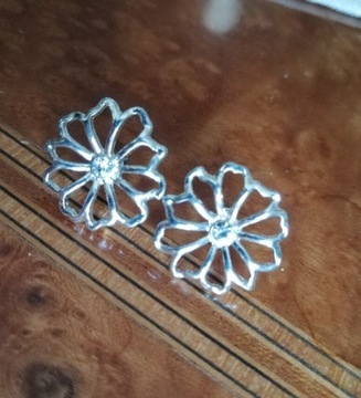 Kolczyki srebrne kwiatki ażur sztuczna biżuteria 
