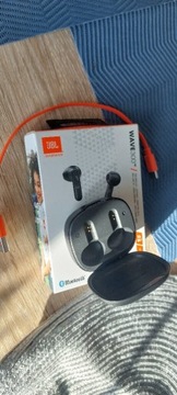 Etui ładujące do słuchawek jbl wave 300 tws