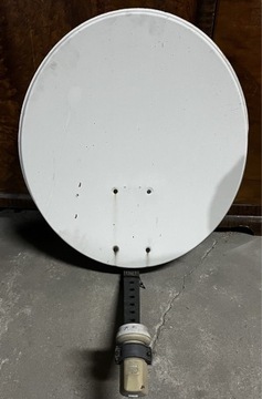 Antena satelitarna z mocowaniem