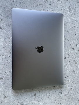 Macbook pro 15 cali 16gb ram, 256ssd (2018)