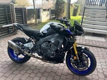 Yamaha MT 10 - mocowanie tablicy