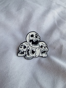 Przypinka pin pins wpinka broszka czaszka szkielet
