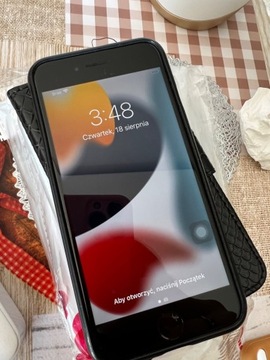 iPhone SE 2020 czerwony 