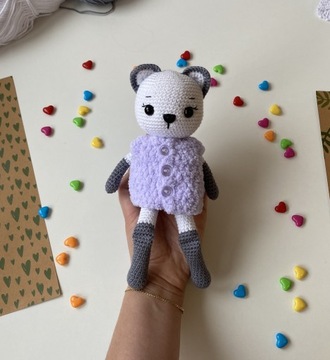 Amigurumi kotek na szydełku zabawka handmade