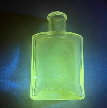 buteleczka po perfumach szklo nie-uranowe stara