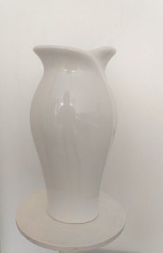 Wazon biały ceramiczny w kształcie Tulipana.
