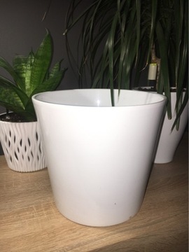 Biała donica osłonka ceramiczna 19cm średnicy