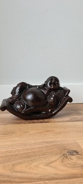 Uśmiechnięty   leżący Budda - figurka 