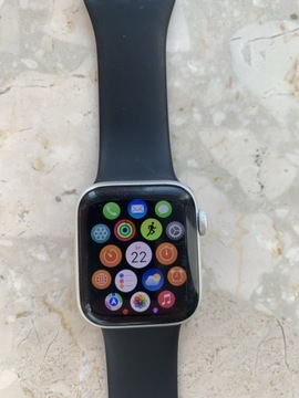 Zegarek Apple smart Watch seria 4 komplet satan bdb