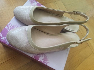 Buty Clara Baron beżowe czółenka 38 