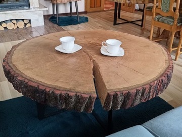 Stolik kawowy z plastra drewna 