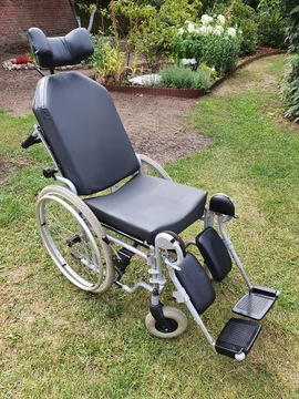 Wózek inwalidzki o podwyższonym komforcie