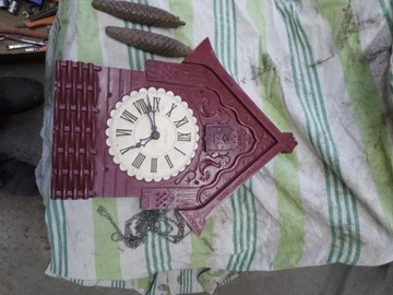 Stary zegar z kukułką do naprawy 