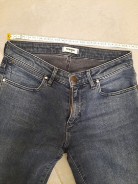 Jeansy Wrangler Slim W27