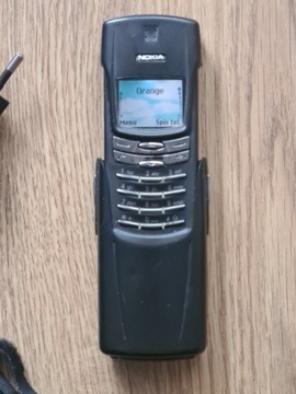 Nokia 8910i z ładowarką 