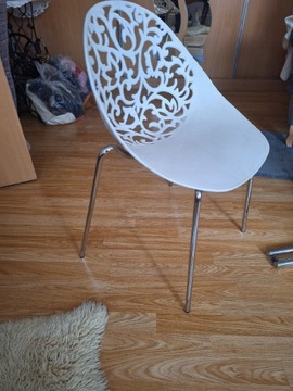 Stół z krzesłami 
