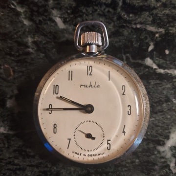 Zegarek kieszonkowy  Ruhla w metalowej kopercie