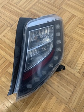 Toyota Yaris III Hybrid lampa prawa tył uszkodzona