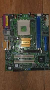 ASRock K7VM2 Soket 462 kondensatory.