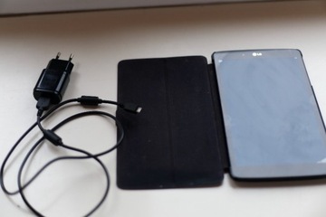 Tablet LG Pad 8.0 etui Quick Cover niesprawny v490