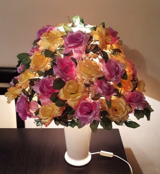 Elegancka LAMPA z kwiatami do salonu LAMPKA NOCNA 