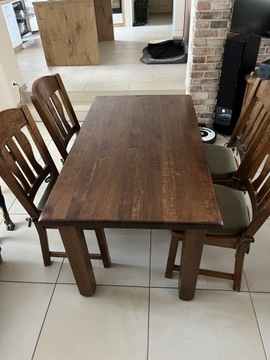 Stół dębowy i cztery krzesła 140x80x75