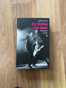 Joy Division i Ian Curris. Przejmujący z oddali