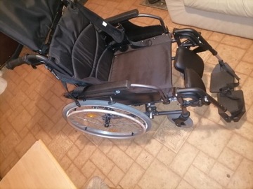 Wózek inwalidzki z regulacją do pozycji leżącej