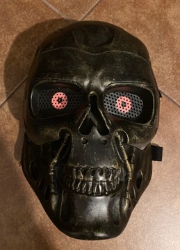 T-800 maska z żywicy - uszkodzenie