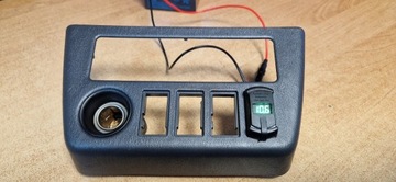 Panel wewnętrzny woltomierz usb Toyota RAV4 I