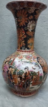 18. Chiński stary porcelanowy wazon. Sygnowany.  