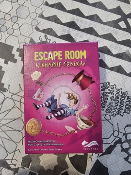 Gra karciana escape room w krainie czarów 