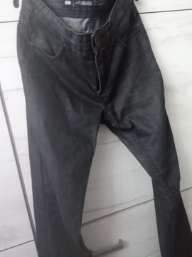 Spodnie jeansowe czarne W30 L34 Cropp 