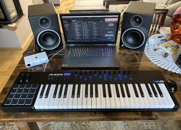 Kontroler MIDI - ALESIS VI49 - studio, klawisze