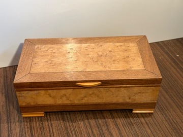 Stara drewniana szkatułka bardzo ładna 