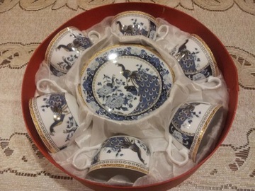 Komplet porcelanowy Filiżanki z talerzykami 