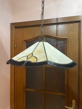 wisząca lampa witrażowa typu Tiffany