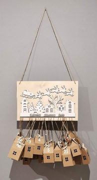 Kalendarz adwentowy z grawerem drewniany, domki